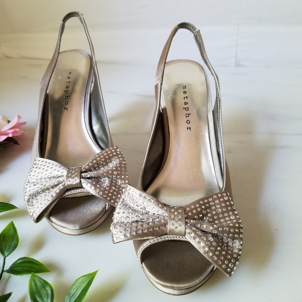 SALE 3 for $20 Metaphor bow embellished heels